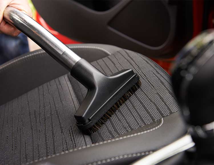 Vacuumin-car-seats