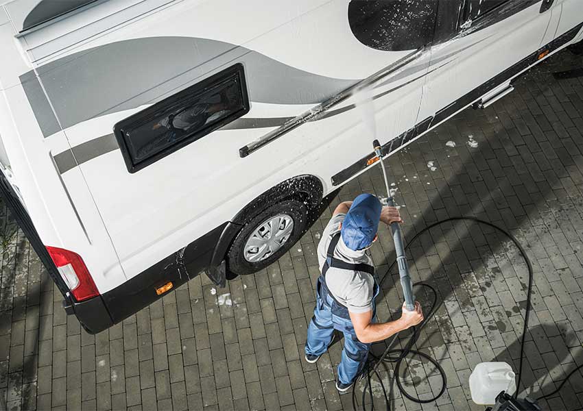 camper-detailer